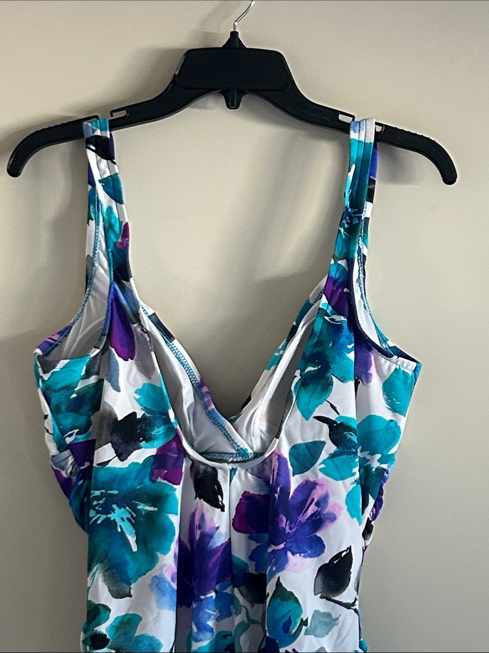 NWOT. Miracle suit Women’s one piece swimsuit in vibrant floral design. - Picture 8 of 11